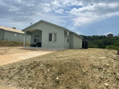 Cozy home near Puerto Seco beach and  Sangster International Airport. Great View Hotels near Tear Drop Blue Pond