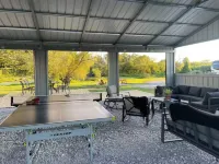 The Farmhouse at Truman Lake Hotels in Henry County