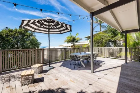 A Ray of Sunshine Beach Shack Отели рядом с достопримечательностью «Sunshine Beach»