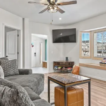 Newly Rennovated • Walking Distance to Downtown • Cripple Creek Donkies