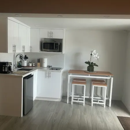 Charming studio in lovely Hialeah with AC, WiFi