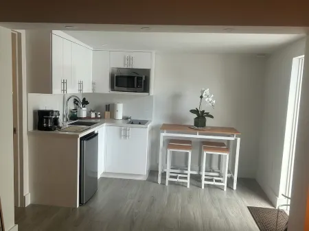 Charming studio in lovely Hialeah with AC, WiFi Отели в г. Хайалиа