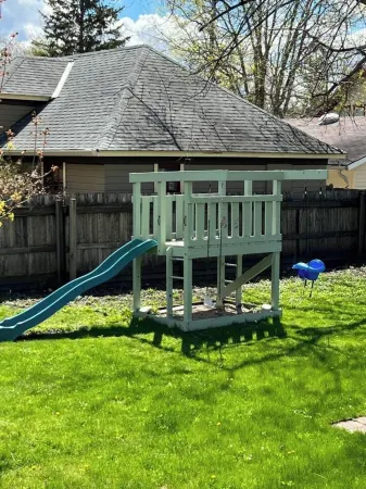 CRAFTSMAN's MAIN FLOOR 2 bd rm- chef's kit- deck