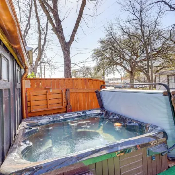 Creekside Cottage w/ Deck & Hot Tub in Belton