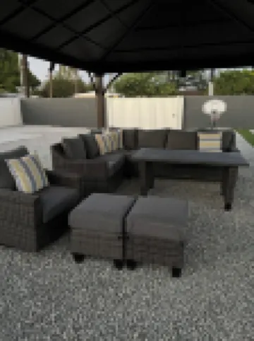 Cheerful 3 bedroom ,heated pool, 10 minutes form festival grounds