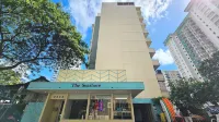 Comfortable King Bed Waikiki Studio 2 mins walk to Beach with WiFi & AC