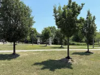 Elegant 2-bedroom townhome in Pickering with AC Free Wifi and Parking included Hotels in Pickering