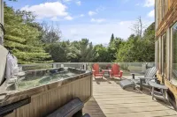 Luxury Blue Chalet with Hottub and Sauna 7000sqf of living space. Eco Friendly