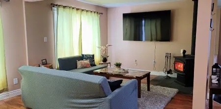 Quiet place to stay away from home, located in a very friendly area.