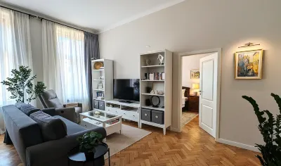 Elegant 2-bedroom, 2 bathrooms apartment in Historic Center, Quiet Area, AC โรงแรมใน