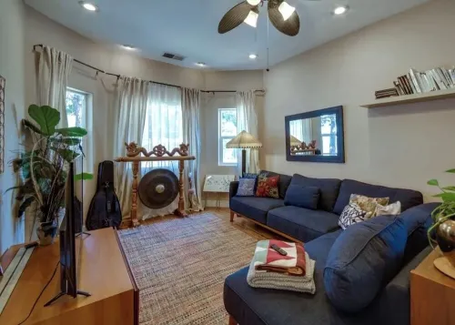 Stylish, Eclectic two bedroom Retreat Near Downtown & Redwood