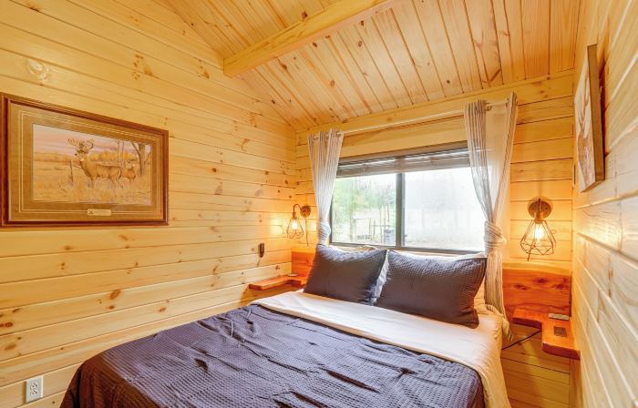 15 Mi to Blue Ridge: Forested Cabin w/ Decks!