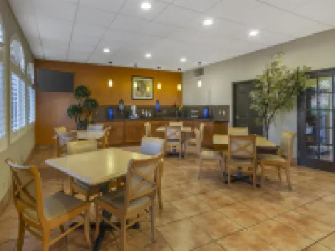 ベストウェスタン カッパー ヒルズ イン グローブのホテル