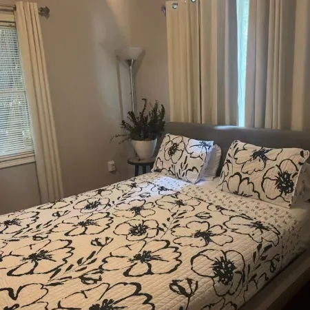 Wooded Oasis: Safe & Secluded 2BR, Full Bath Retreat