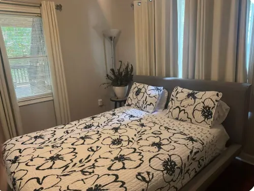 Wooded Oasis: Safe & Secluded 2BR, Full Bath Retreat