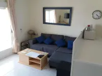 Knus 2-slaapkamer Appartement met Prachtig Uitzicht en Zwembad!