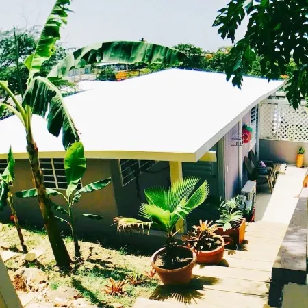 Studio en suite, king/twin beds sleep 3, multi-deck views, early access bag drop