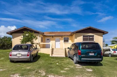 Caicos Cactus Whitby Hotels near Cottage Pond