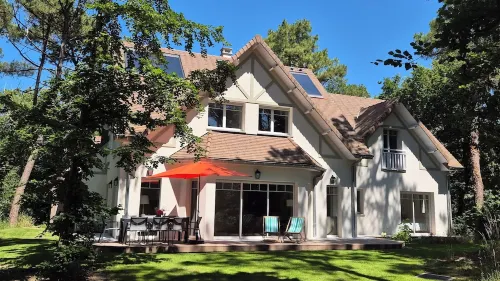 Spacious & bright new villa in forest, close to downtown, golf courses and beach Hotels in Le Touquet