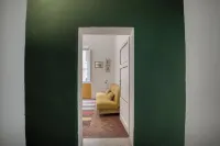 Cozy apartment within the walls in the heart of the Contrada della Lupa Hotels in Lupa