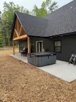 Cranberry Lodge - Hot Tub - Gaming Tables - Pet-Friendly - Sleeping Bear Dunes