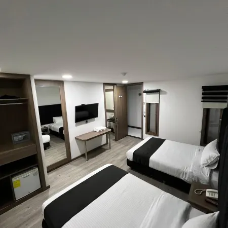 Hotel Plaza Sport Отели рядом с достопримечательностью «Конгресс-центр G12»