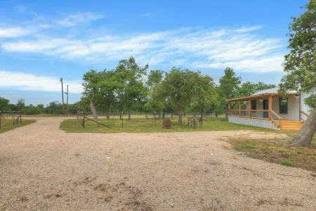 Cates Cottage in the Hill Country 8 Mins to Fred!