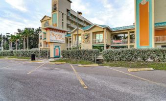 Top-Floor Sunset Vistas Condo Ocean-View Balcony!