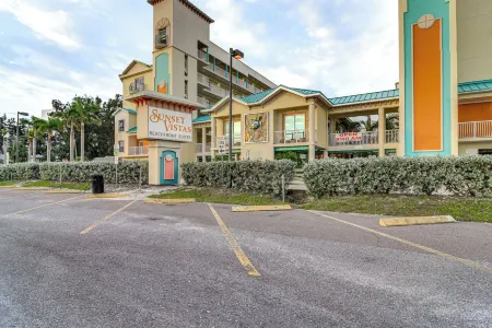 Top-Floor Sunset Vistas Condo Ocean-View Balcony!