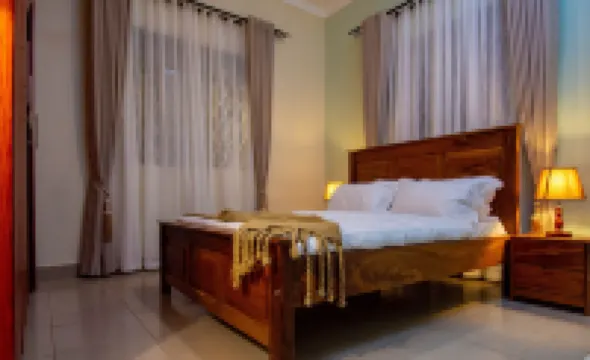 Urban Oasis Located at Kyebando Nsooba Hotel a 