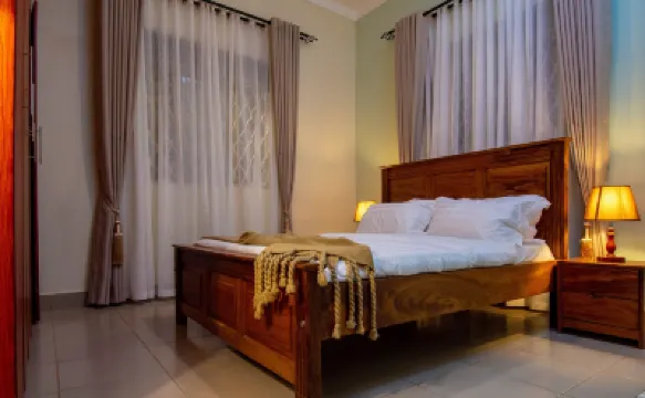 Urban Oasis Located at Kyebando Nsooba Hotel a 