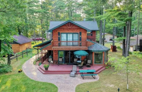 Lakefront 5 Bedroom Cabin on Mead Lake