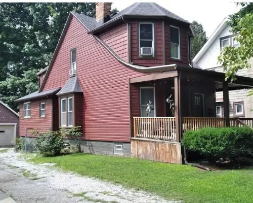 Cozy 2 bedroom in Highland Square, pets welcome! Hotels in Akron