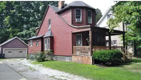 Cozy 2 bedroom in Highland Square, pets welcome! Отели в г. Акрон