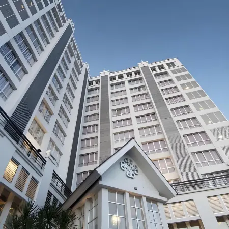 Grand Darmo Suite by AMITHYA Hotels in Wonokromo