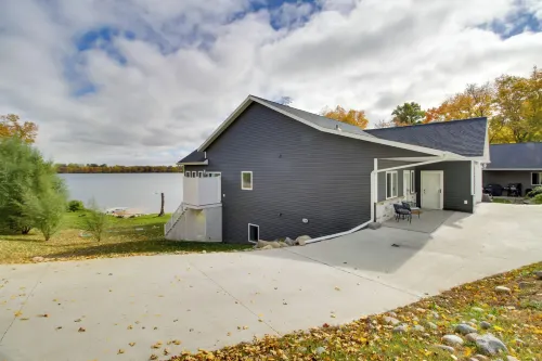 Pearl Lake Retreat w/ Dock & Stunning Views!