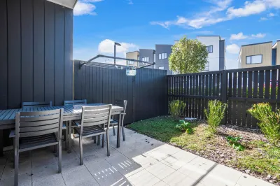 博塔尼新屋 - 停車場 Barry Curtis Park附近的飯店