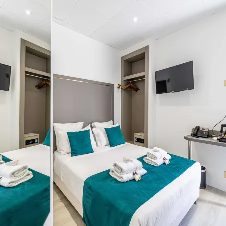 Hotel Avaton - Deluxe Balcony Bedroom - Cannes Palais