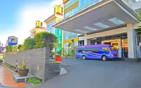 Horison Ultima Semarang Hotels near Simpang Lima