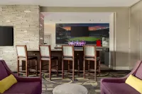 La Quinta Inn & Suites by Wyndham Arlington North 6 Flags Dr - Quầy Bar