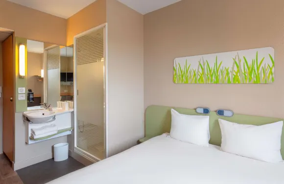 馬諾斯克卡達拉切宜必思快捷酒店