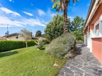 Sunny Villa with Terrace Hotel a Barasso