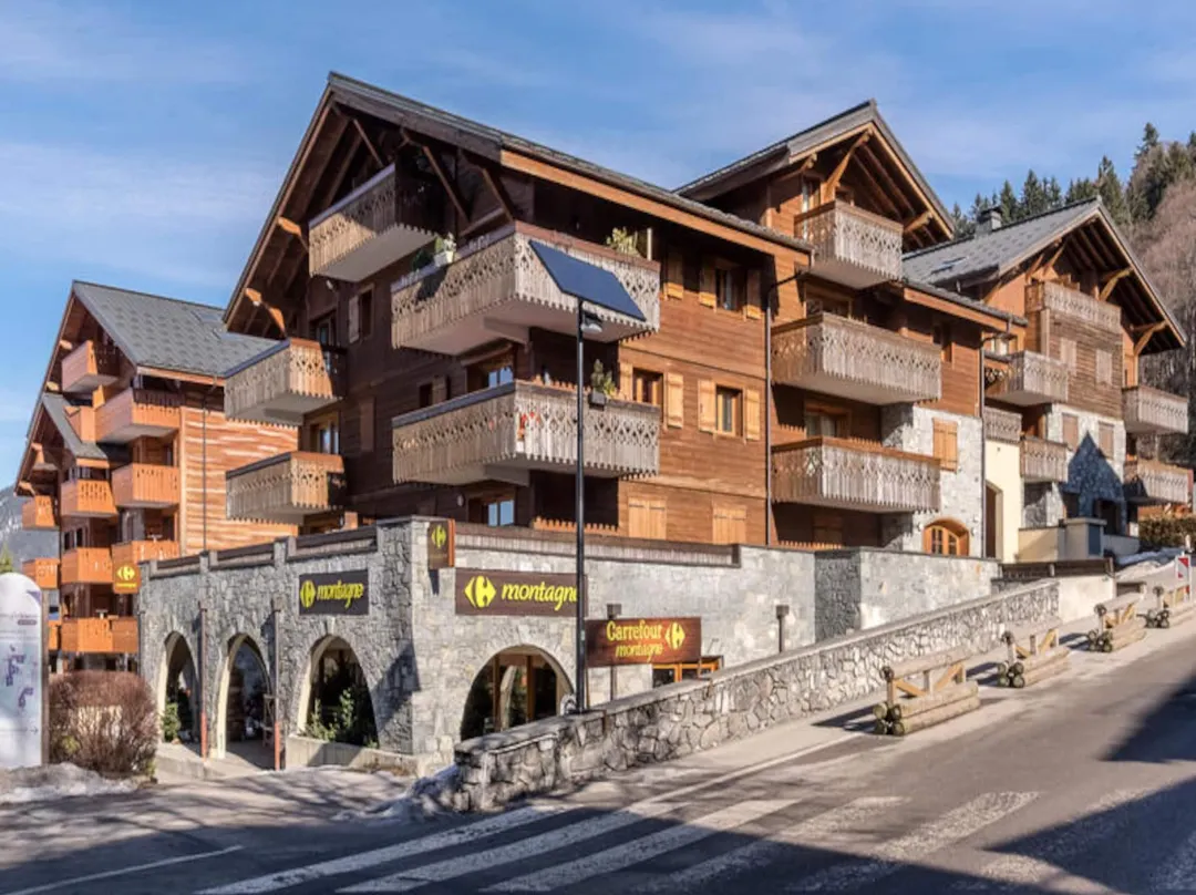 Chalet In Carroz With Pool & Sauna - Les Carroz d'Arâches