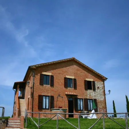 Spacious Tuscan Farmhouse