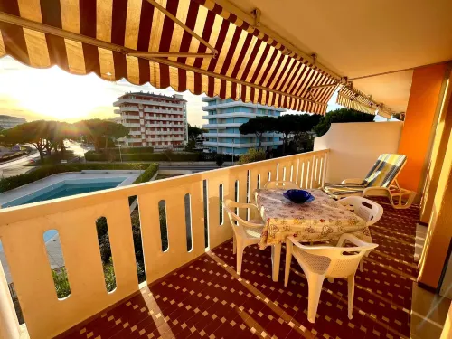 Moderno appartamento con balcone vista piscina Hotel a Caorle