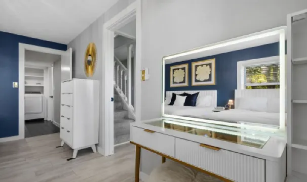 The Beaver Lake Escape - 5 mins to DT Rogers King Beds - Fireplace - Lake Views