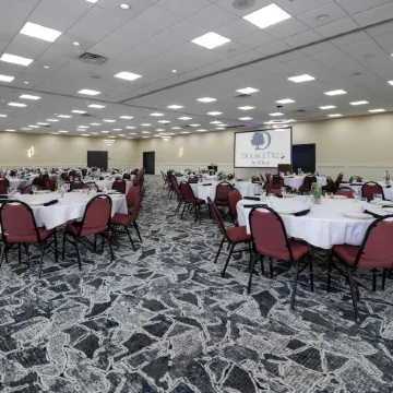 DoubleTree by Hilton Manhattan, KS