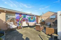 Walk to Jazz Fest- 5 beds, Private Patio, Parking, Grill, King Suite w/TV Hotels near Saint John Park