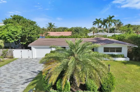 Terra Mar Island Walk to private Beach 3/3 heated pool spa Hotels near Lauderdale-by-the-Sea Beach