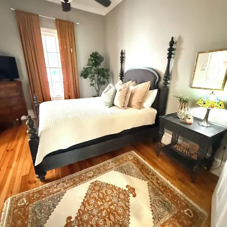 Historic home in downtown / walking distance to restaurants and local breweries